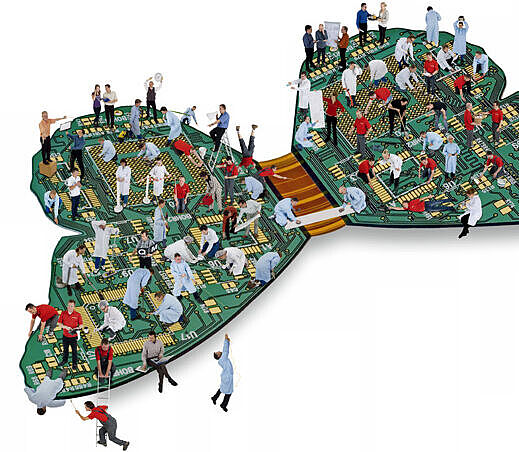 Kreative Fotomontage der CONTAG AG: Viele Mitarbeiter aus unterschiedlichen Abteilungen arbeiten als Miniatur-Figuren gemeinsam auf einer riesigen Leiterplatte in Form des Firmen-Schmetterlings, um das starke Teamwork zu symbolisieren.